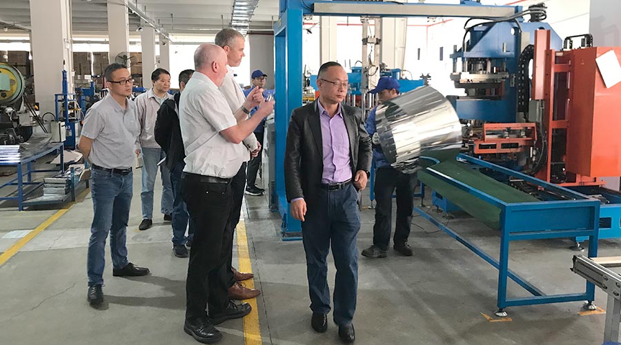 三年疫情后首訪！英國(guó)客戶(hù)Buyitdirec蒞臨金環(huán)電器視察