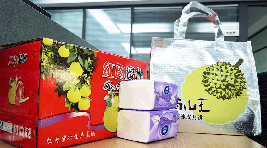 迎中秋 送關(guān)懷！金環(huán)電器給員工們派發(fā)中秋禮包