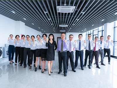 金環(huán)高管合影加油